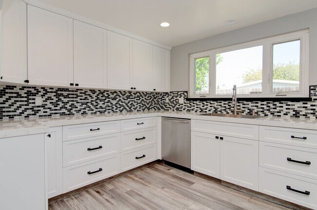 Building Photo - 980 Presidio Dr