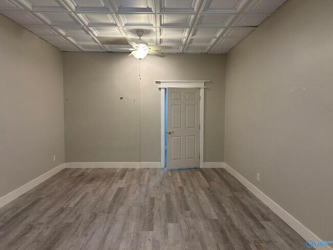 Building Photo - 2012 Fairway Hills Dr