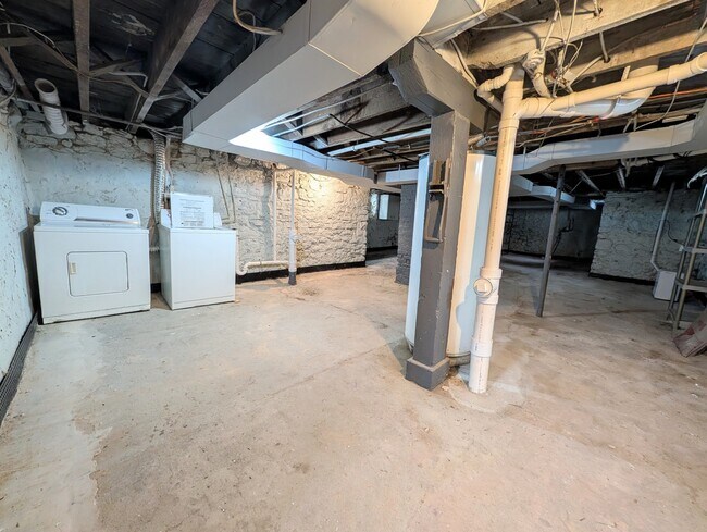 Building Photo - 306 N State St