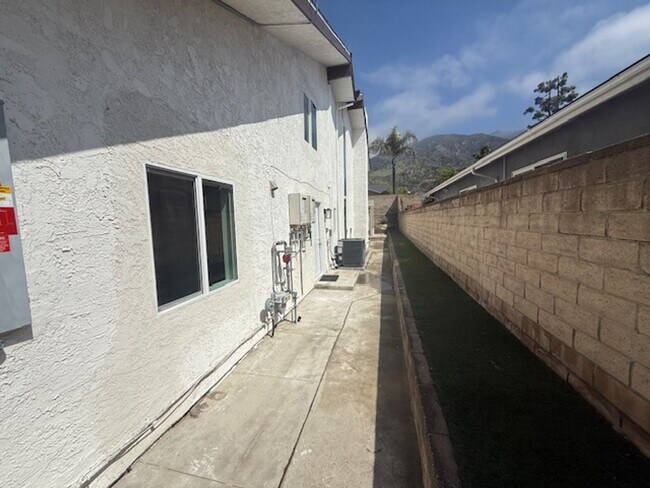 Building Photo - ADU 2 Bedroom for Rent in Sylmar!
