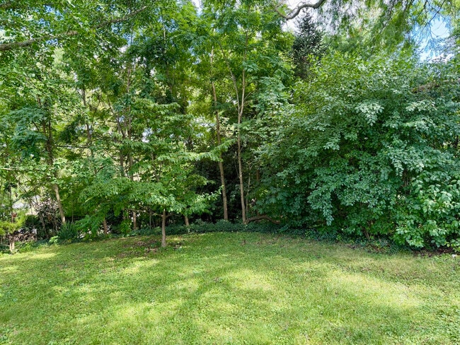 Building Photo - 612 Leona Dr