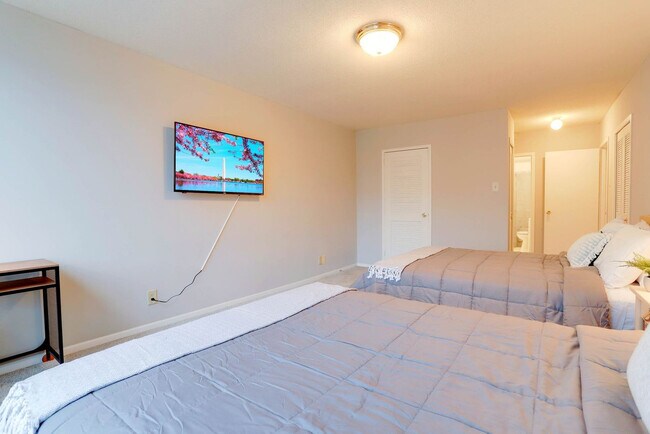 Building Photo - 2111 Richmond Hwy