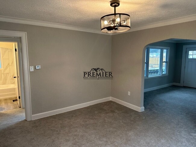 Building Photo - 1702 E 72nd St