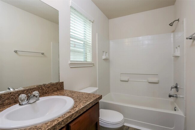 Building Photo - 14466 Platzer Dr