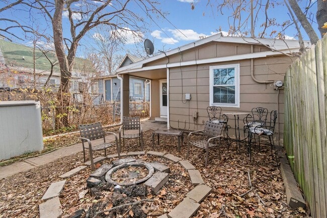 Building Photo - Adorable Home Walking Distance to KU Med & 39th Street