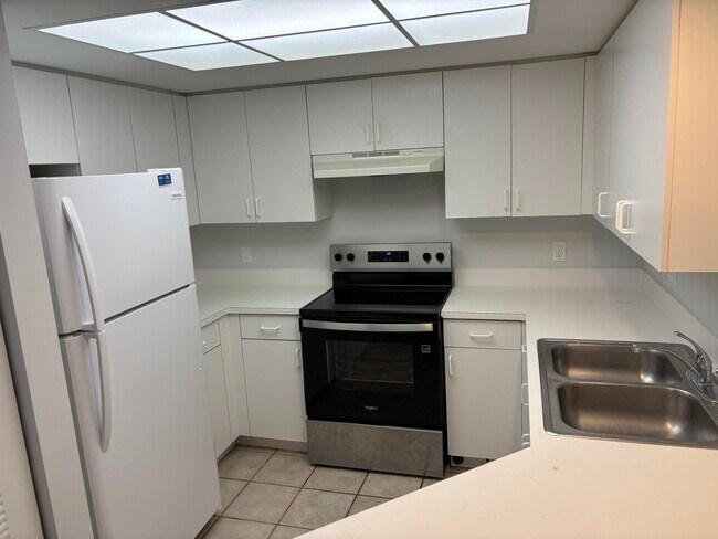 Building Photo - 4163 N Haverhill Rd
