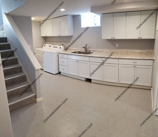 Building Photo - Old Southwest Reno home 3 Bed 2 Bath 1 car...
