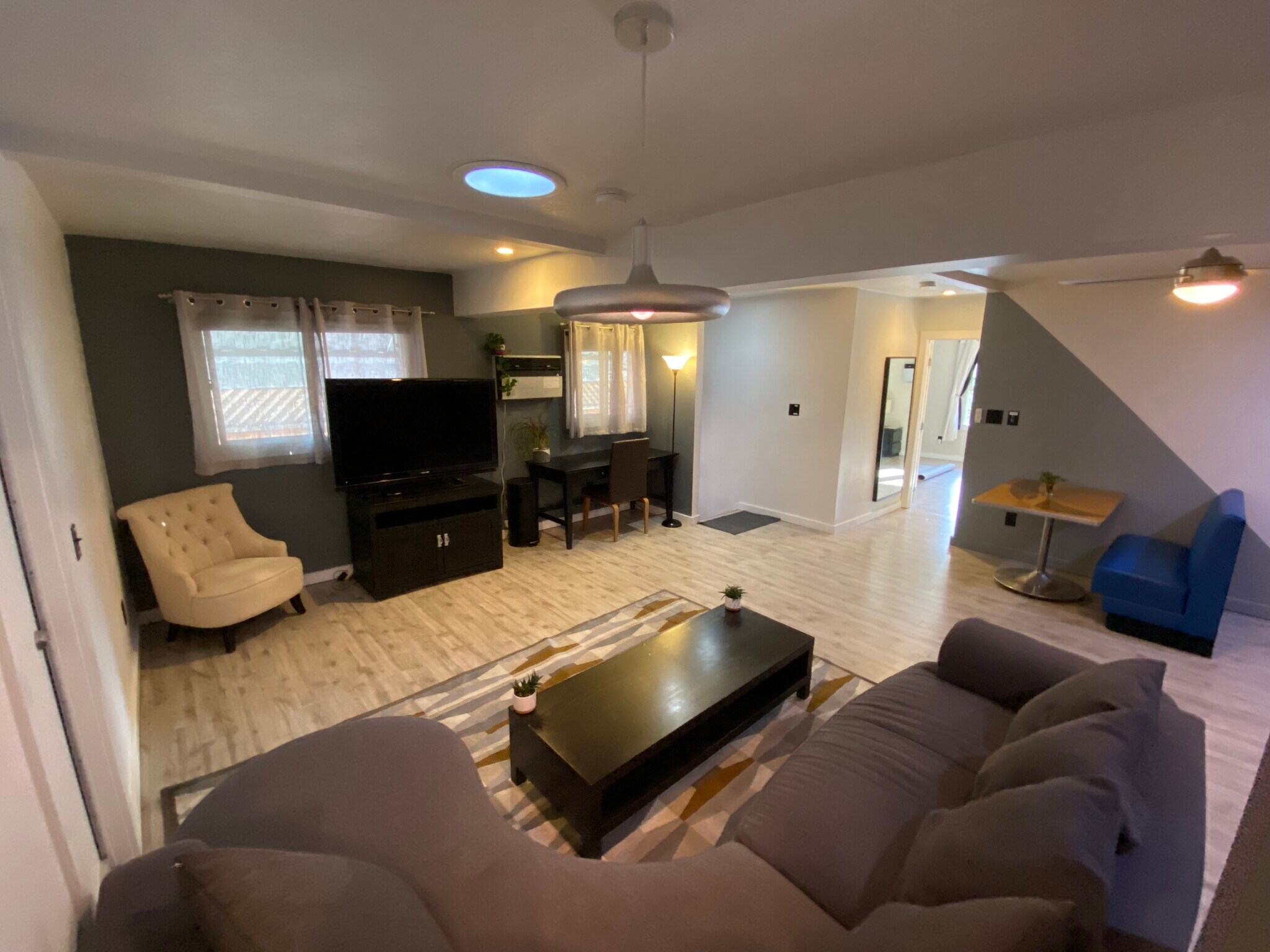 Building Photo - 1043 Sanborn Ave