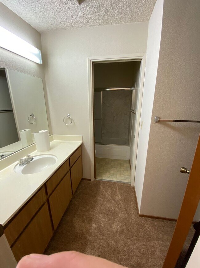 Building Photo - Cirbywoods Condo