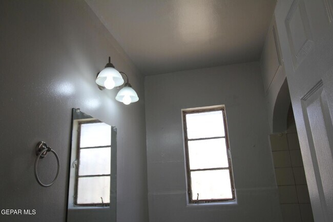 Building Photo - 3315 Sacramento Ave