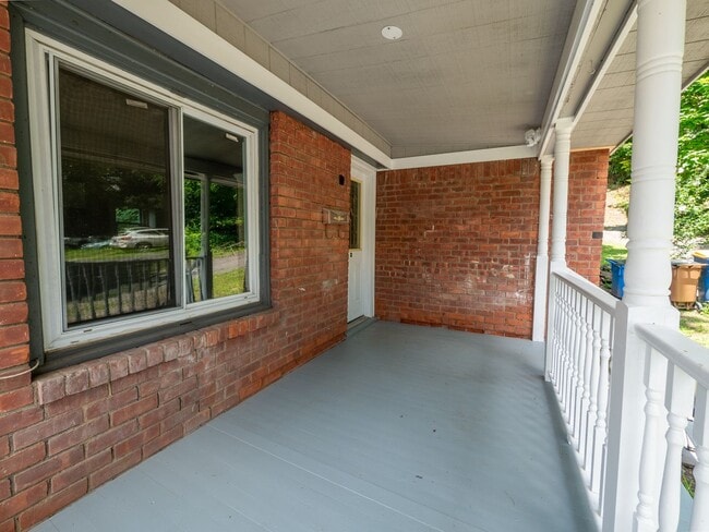 Building Photo - Detached 2BR Home with Mini-Split A/C, Sol...