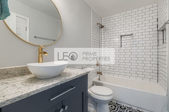 Building Photo - 677 Ira St SW