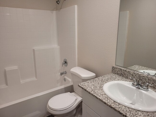 Building Photo - Beautiful 3/2 bath home located in Chaparral Terrace gated community.
