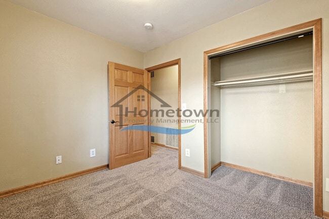 Building Photo - Beautiful 2 bedroom 1 bath Duplex in Hayden!