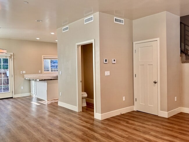 Building Photo - 230 Pello Ln