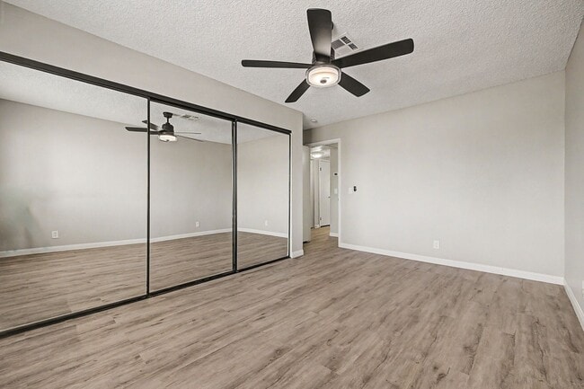 Building Photo - 2 Bedroom Condo just off Summerlin Pkwy w/ views of pool