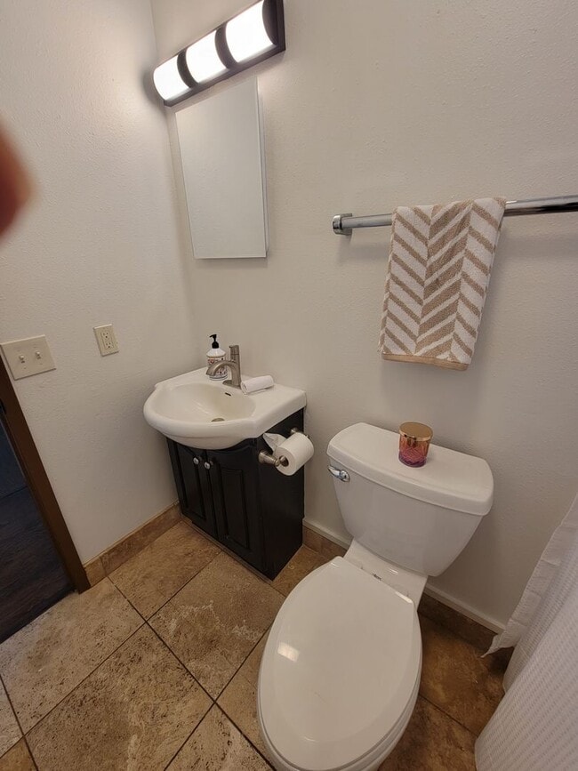 Building Photo - Cozy Cottage in Kihei