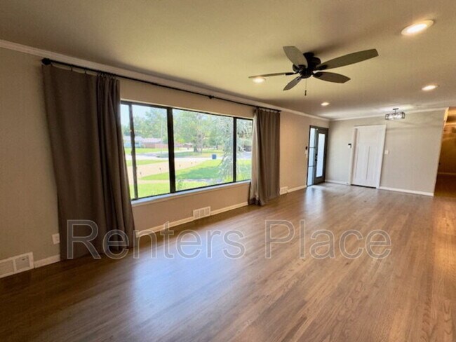 Building Photo - 4051 E 46th Pl