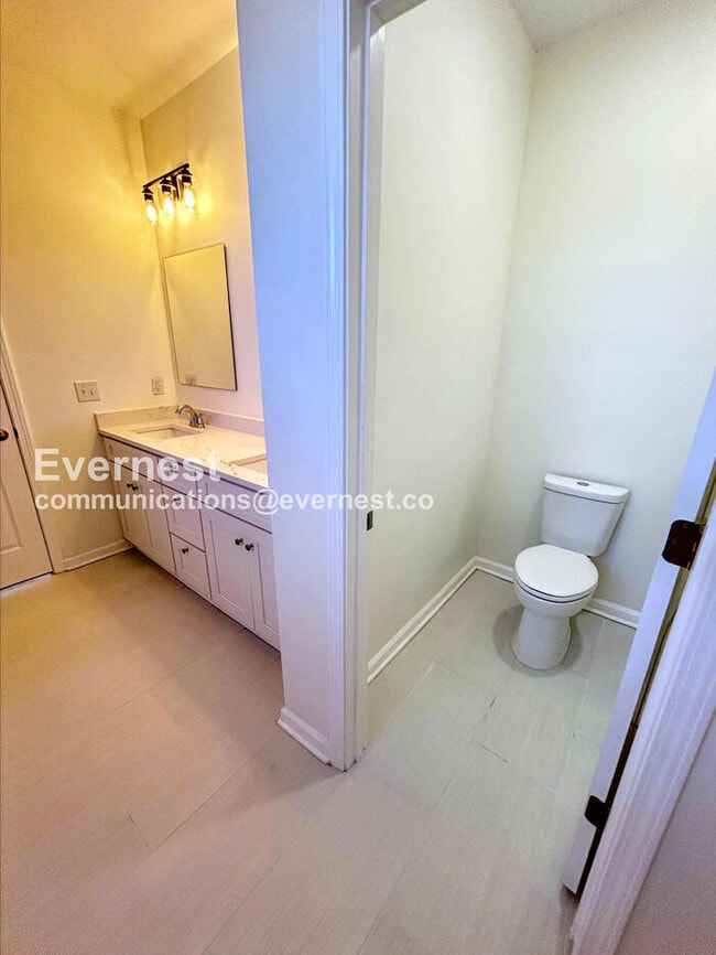 Building Photo - 1372 Robins Nest Drive