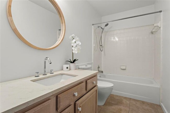 Building Photo - 1695 Spinnaker Dr
