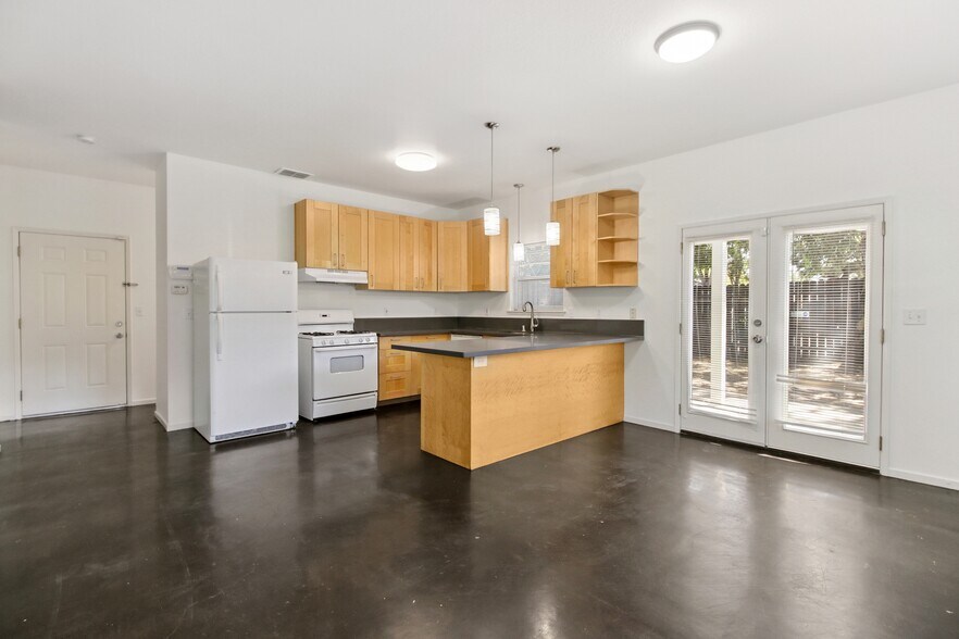 Building Photo - 3108 2nd Ave