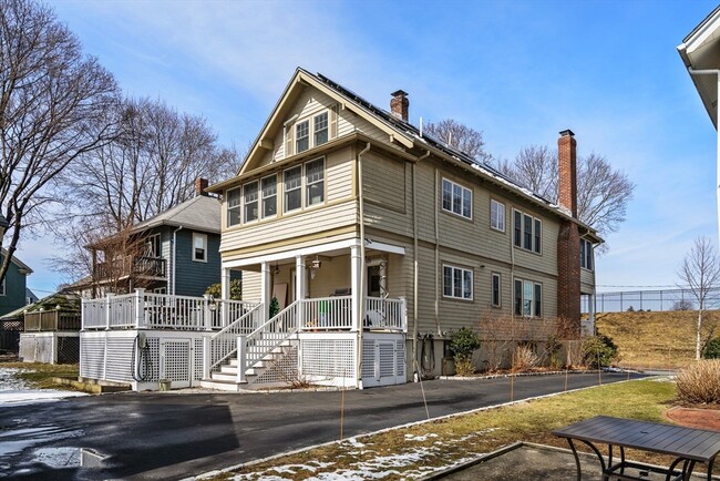 Building Photo - 101 Cushing Ave