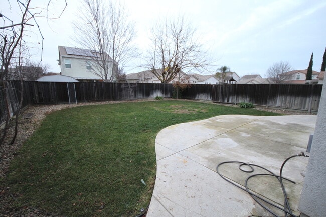 Building Photo - 4 Bed| 2.5 Bath | 2090 SF | Two Story | Tenant pays $175 monthly for WS&G