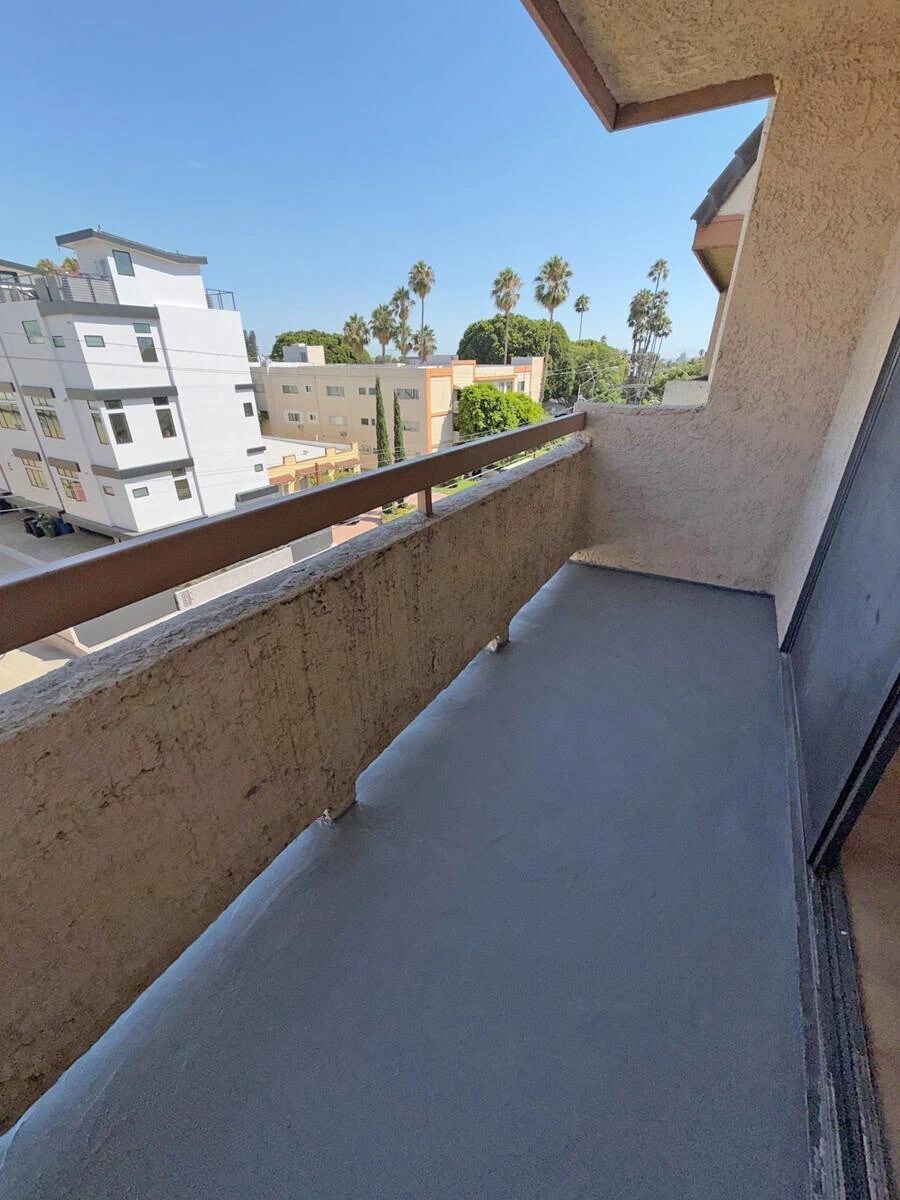 Building Photo - 1321 N Vista St