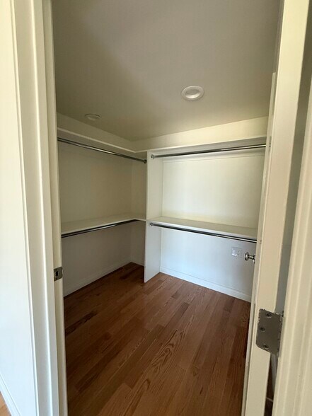 Building Photo - 1758 Palisades Dr