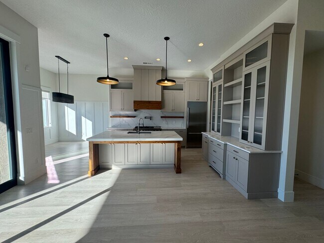 Building Photo - Home in Anasazi Vista neighborhood.