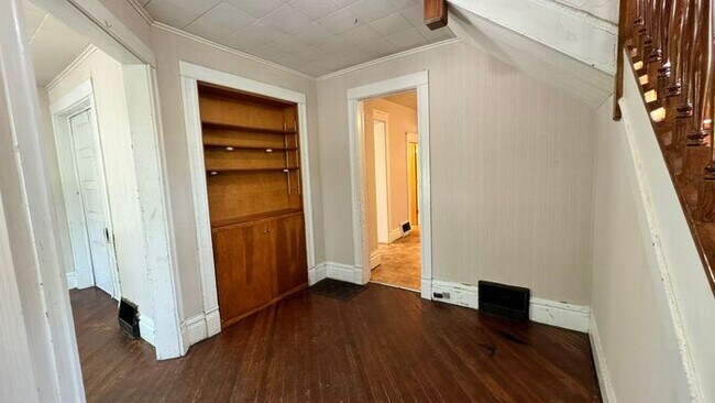 Building Photo - $2,300 | 4 Bedroom, 2 Bathroom Multi Floor...