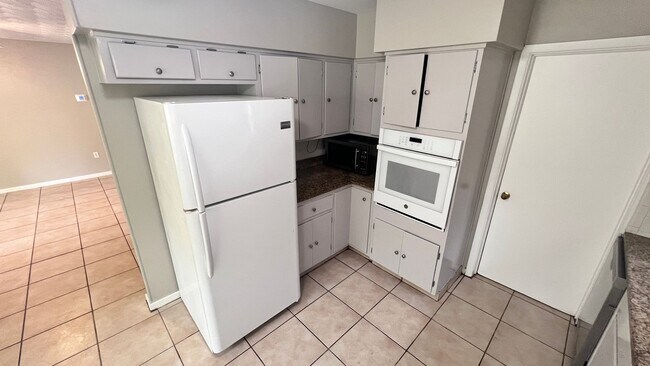 Building Photo - Lovely 3 Bedroom, 2 Bathroom Home in Melbo...