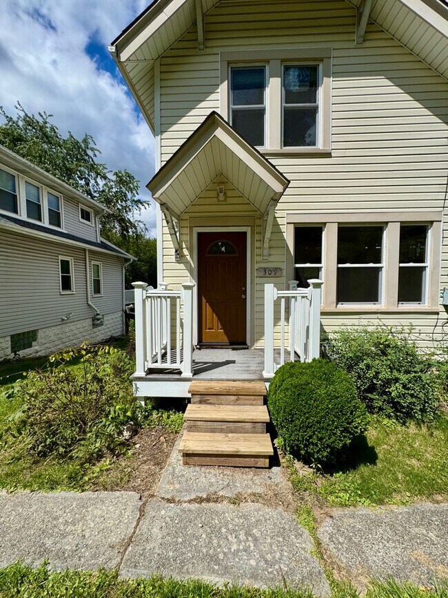 Building Photo - 309 Bellevue Rd