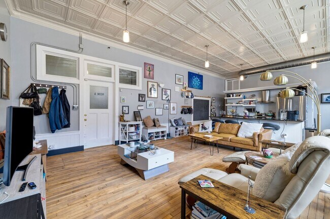 Building Photo - 910 Bingham St