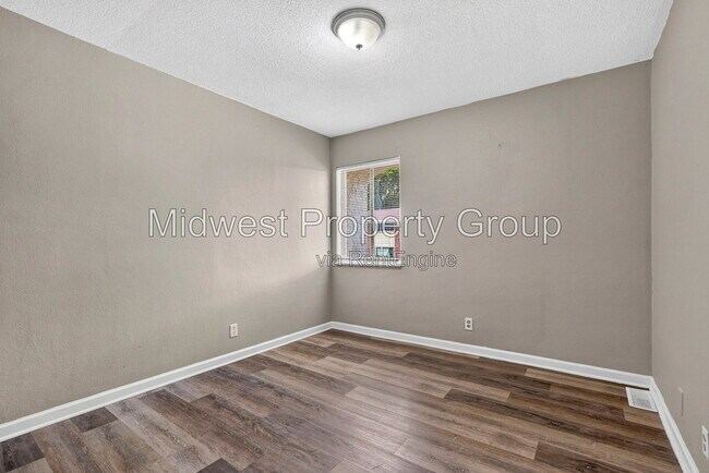 Building Photo - 10002 Kodiak Dr