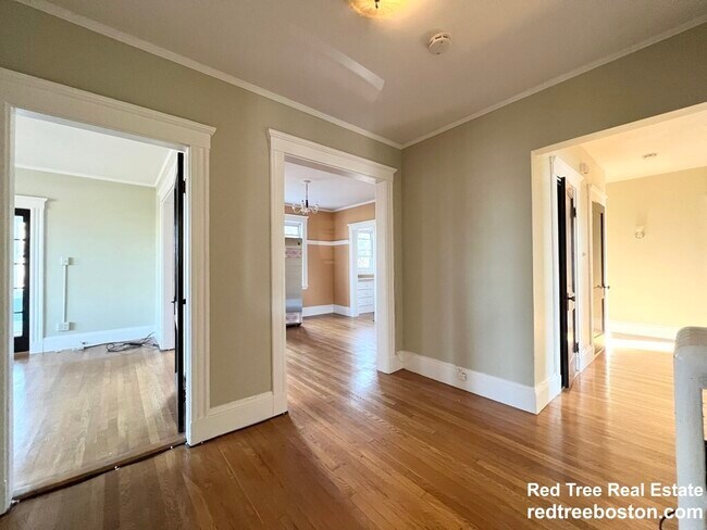 Building Photo - 10 Perkins St