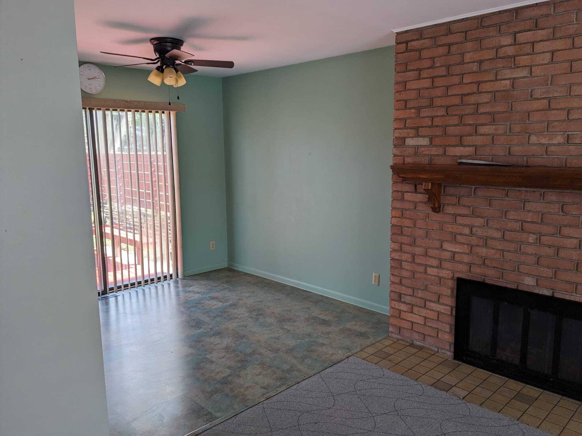 Eating space - 2904 Dina St