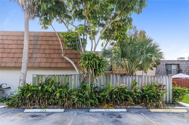 Building Photo - 4011 Palm Bay Cir