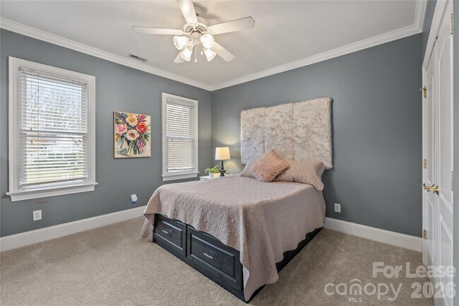 Building Photo - 1009 Honors Ct