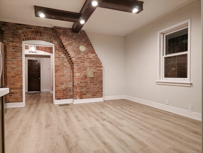 Building Photo - 2 Park Terrace