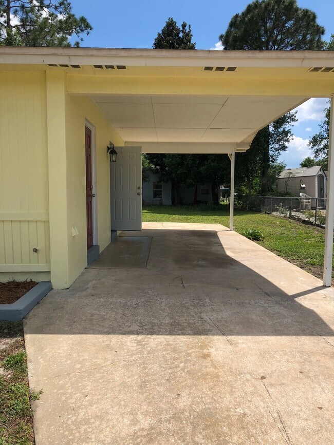 Building Photo - 3 Bed 1 Bath Home | Pet Friendly | Carport...