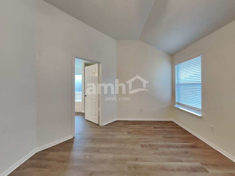 Building Photo - 1373 Meadowbrook Ln