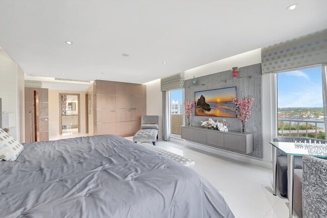 Building Photo - 4301 N Ocean Blvd