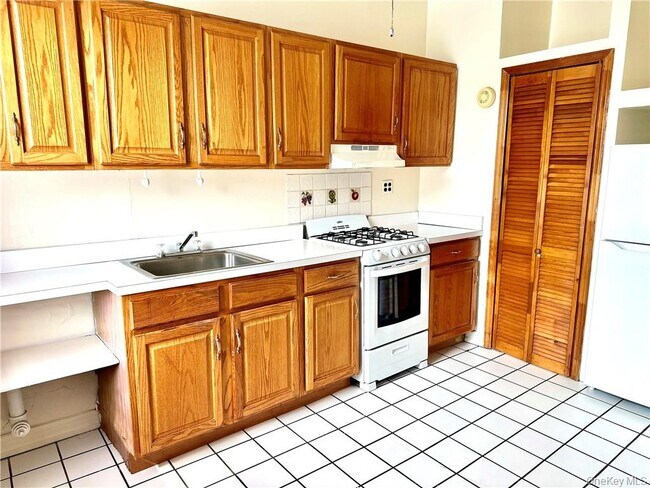 Primary Photo - 88 Lincoln Ave
