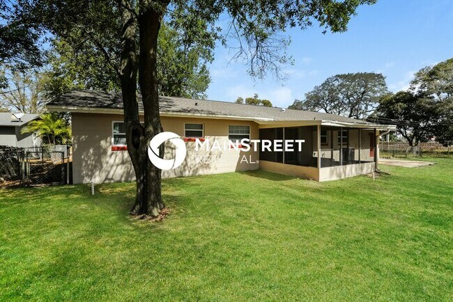 Building Photo - 4 Bedroom Pet-Friendly Home in ORLANDO, FL with Main Street Renewal