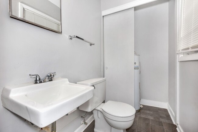 Building Photo - Newly renovated 3 bed/2 bath brick home