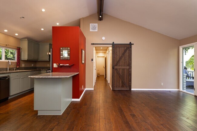 Building Photo - Cozy 2 Bedroom Cottage with Lush Gardens