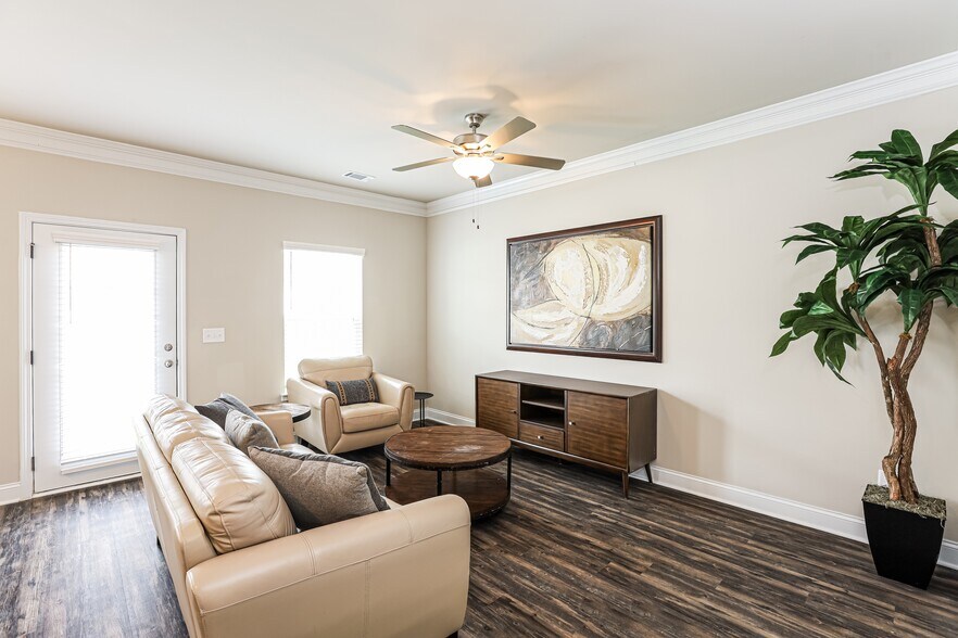 Building Photo - 76 Riley Cir