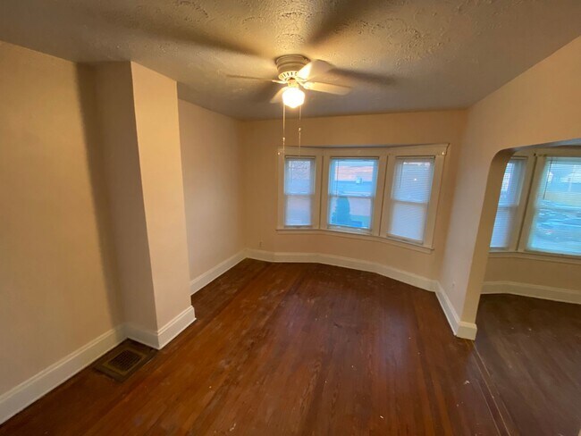 Building Photo - Daisy4001