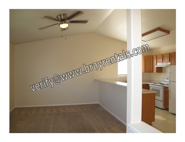 Building Photo - 1143 E Carolina Ave